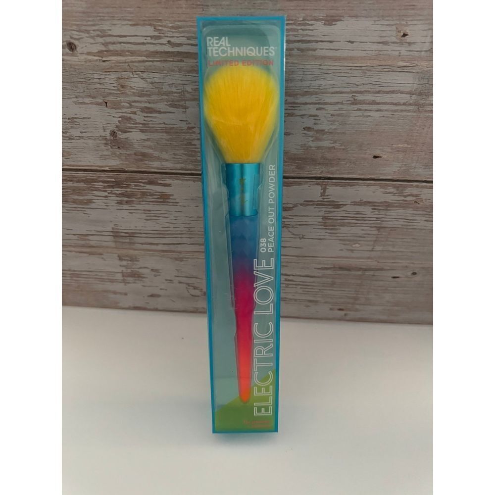 Real Techniques‎ ~ Full Size Electric Love | Peace Out Powder Brush 038 -  BNIB